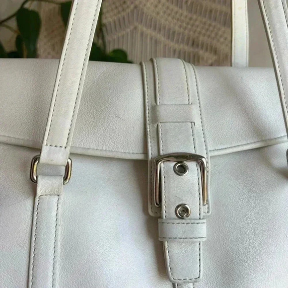 Beautiful Coach Hamptons White Leather Purse - Excellent Condition - Picture 4 of 15